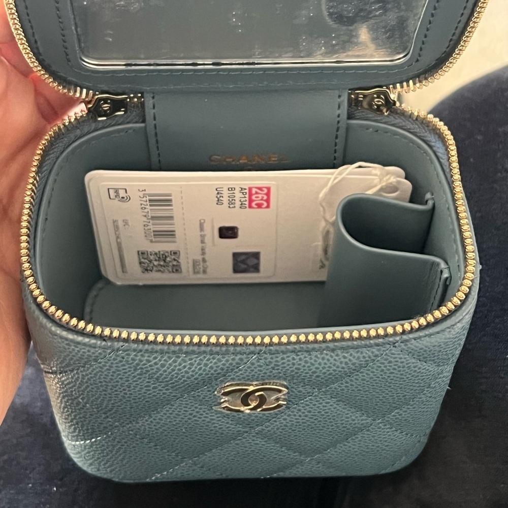 New CHANEL mini bag - Picture 8 of 9